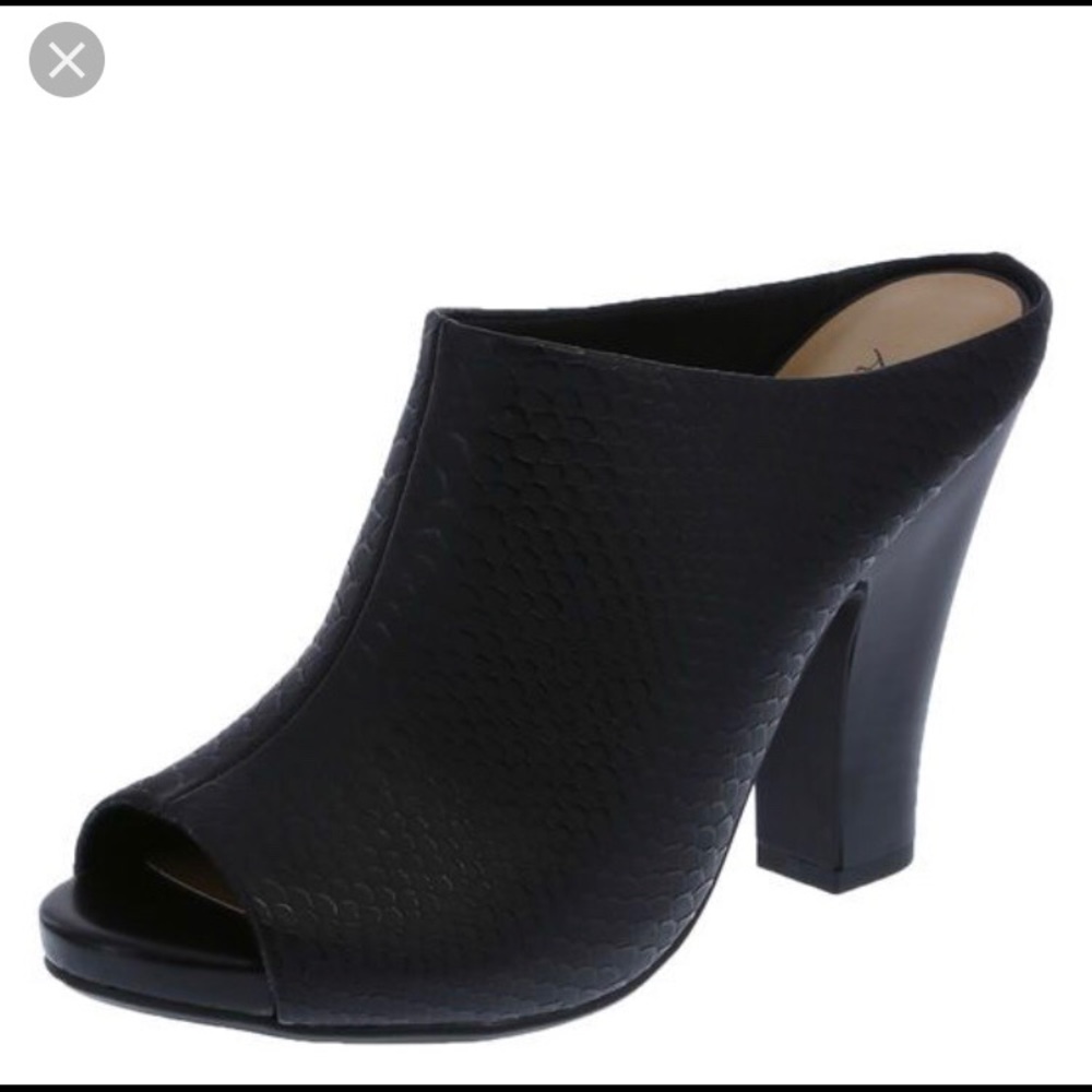 NWOT open toe block heel slides